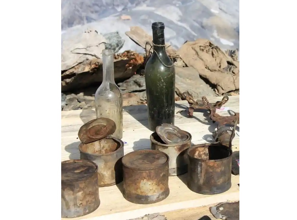 Artefatos encontrados no bunker 