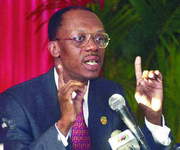 Jean-Bertrand Aristide foi eleito presidente do Haiti-0