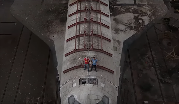 YouTubers conseguem se infiltrar em base russa e gravam naves espaciais-0