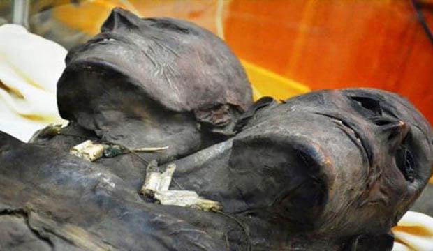 A impressionante múmia do gigante patagônico de duas cabeças-0