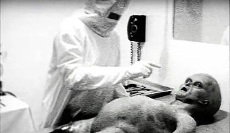 Produtor revela a verdade por trás do vídeo da autópsia de um alienígena-0