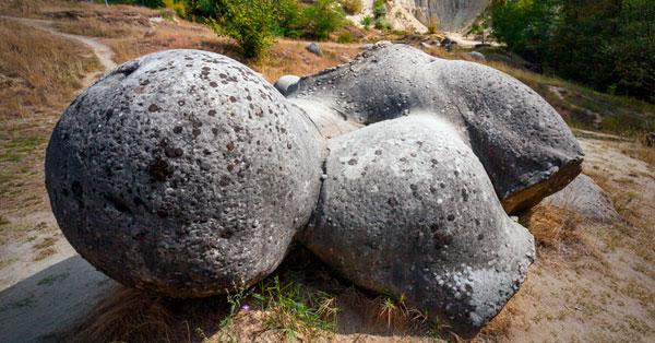 O bizarro fenômeno das pedras que respiram, crescem e se reproduzem-0