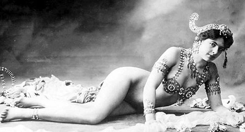 Dançarina Mata Hari é presa após ser acusada de espionagem-0