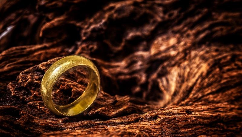 Antigo anel roubado pode ter sido inspiração de “O Senhor dos Anéis”-0
