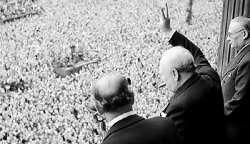 Aliados celebram o Dia da Vitória sobre os nazistas na Europa-0