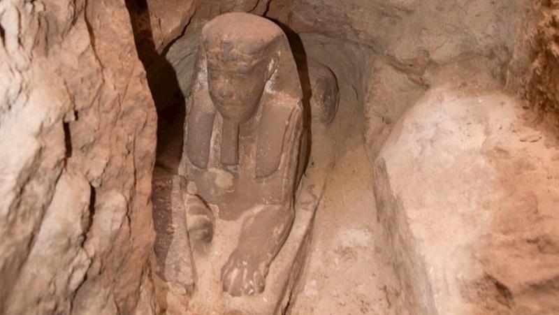Esfinge milenar é descoberta no Egito-0