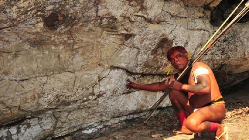 Gravuras indígenas históricas são alvo de vandalismo em caverna no Xingu-0