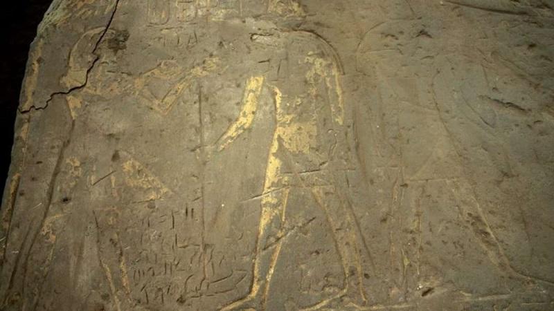 Imagens de faraó e deus-crocodilo são descobertas em templo egípcio-0