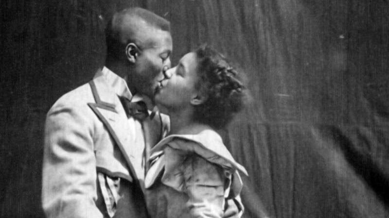 Filme raro do século XIX que mostra beijo entre casal negro é restaurado nos EUA-0