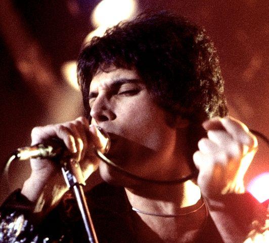 Nasce o cantor Freddie Mercury, líder da banda Queen -0
