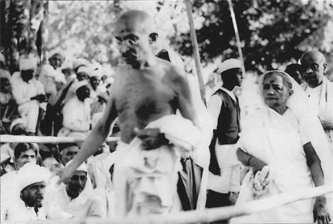 Gandhi faz greve de fome em protesto contra separação de castas na Índia-0