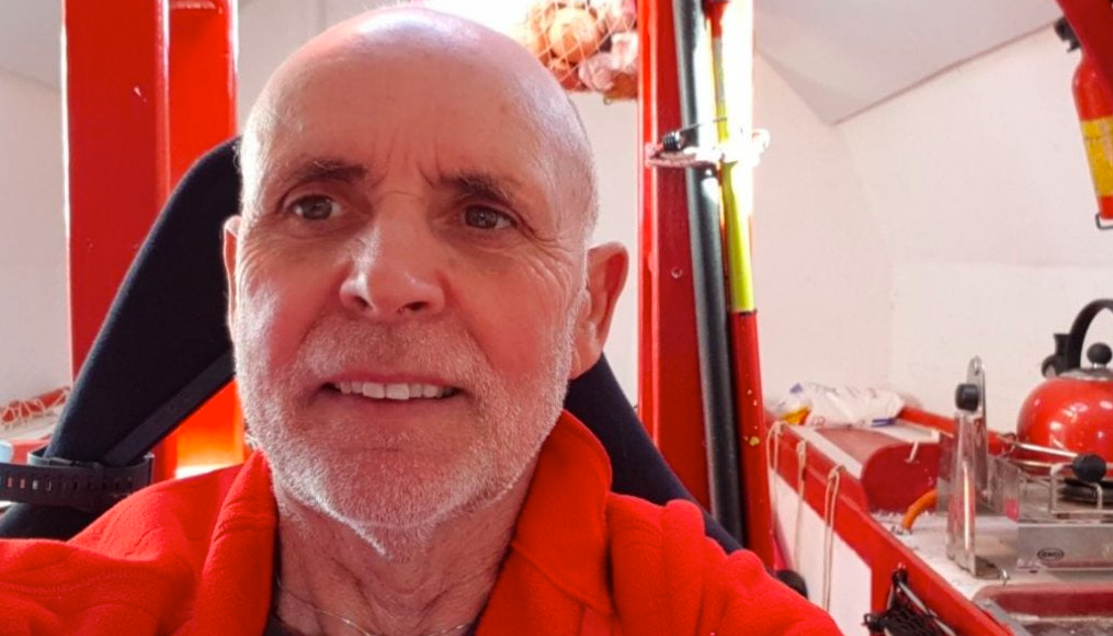 Aventureiro de 72 anos atravessa o Oceano Atlântico a bordo de um tonel-0
