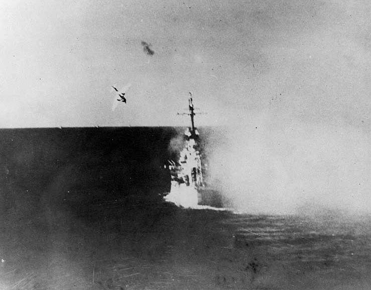 Ocorre primeiro ataque kamikaze na Segunda Guerra Mundial-0