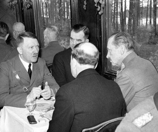 Em encontro, Hitler fala da necessidade do "espaço vital" para a Alemanha-0
