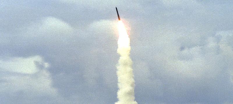 Guerra Fria: Rússia testa com sucesso seu míssil intercontinental-0