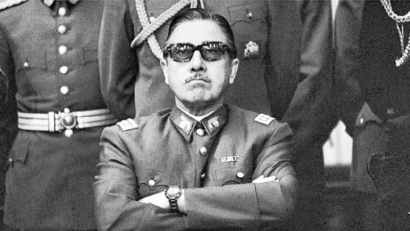 Pinochet lidera golpe de estado no Chile-0