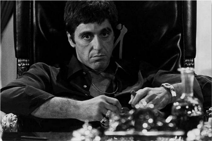 Al Pacino é a estrela no clássico Scarface-0
