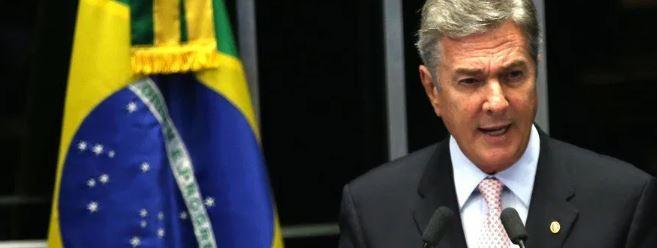 Acusado de corrupção, Collor renúncia à presidência do Brasil-0