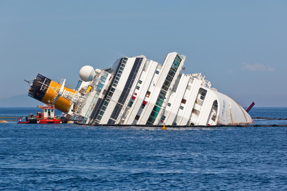 Ocorre o naufrágio do transatlântico Costa Concordia-0