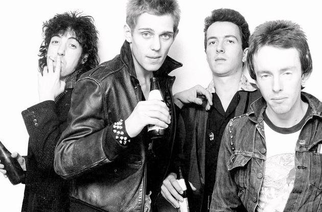 Banda punk rock britânica The Clash lança seu primeiro álbum-0