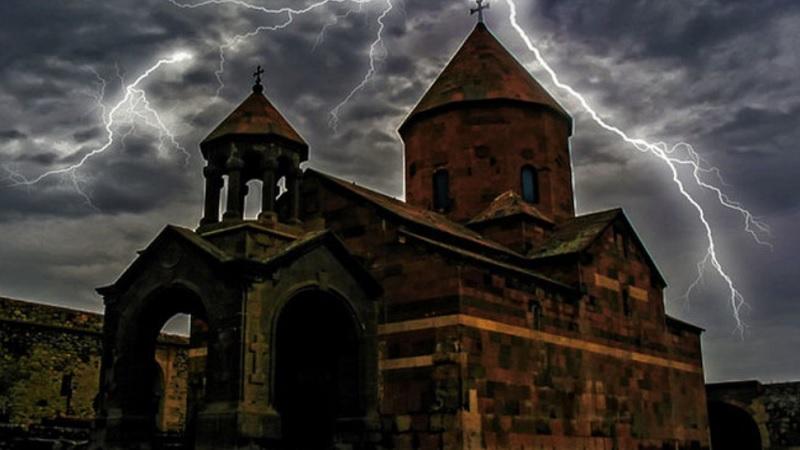 O misterioso raio que matou 25 pessoas em uma igreja (mas poupou os padres)-0
