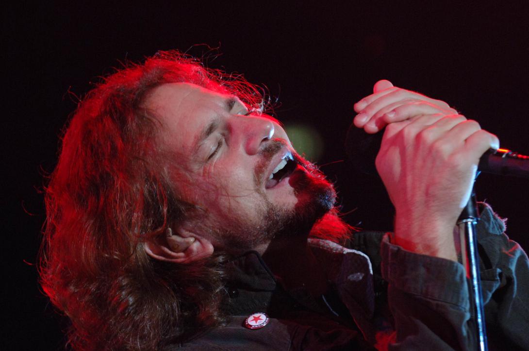 Nasce Eddie Vedder, músico e vocalista do Pearl Jam-0
