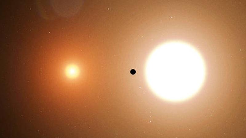 Estagiário adolescente da NASA descobre planeta que orbita duas estrelas-0