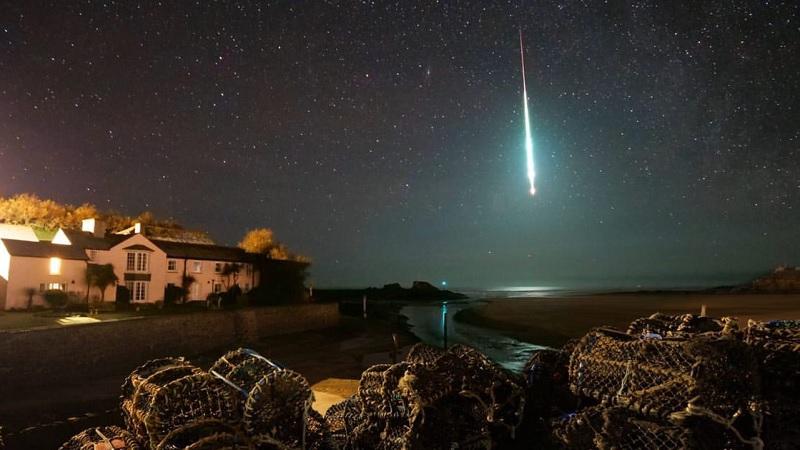 Explosão de meteoro deixa a noite clara como o dia na Inglaterra-0