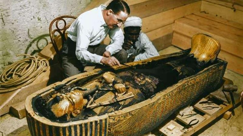 Fotos colorizadas da descoberta da tumba de Tutancâmon detalham tesouros do faraó-0