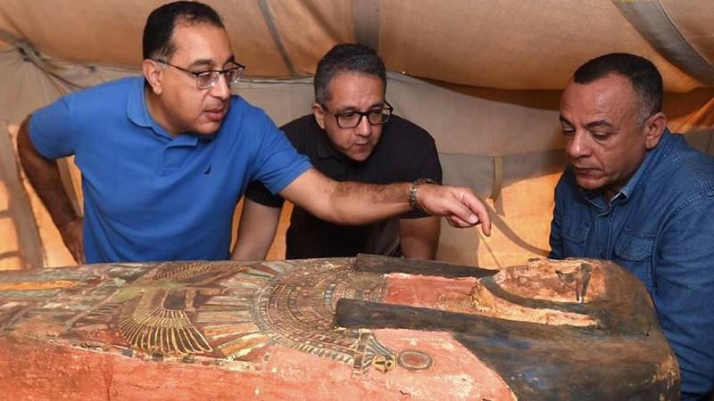 Egito anuncia a descoberta de mais um grande lote de sarcófagos lacrados de 2500 anos-0