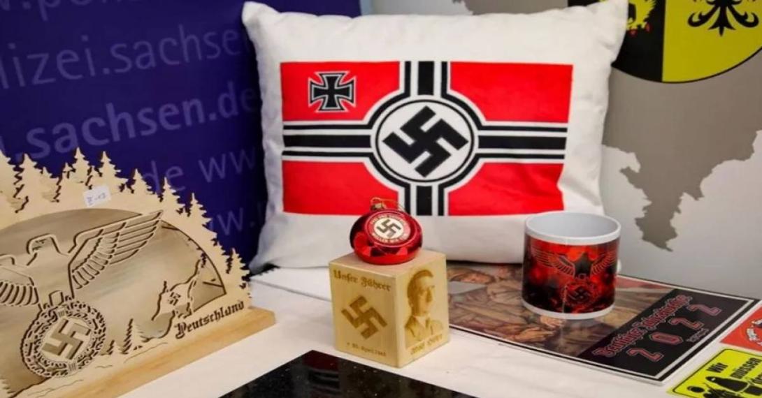 Decoração de Natal com suástica e outros artefatos nazistas são apreendidos na Alemanha-0