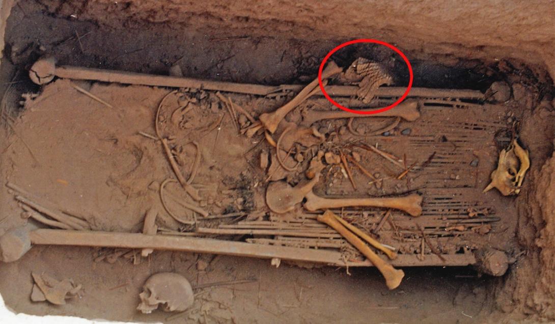 Rara "armadura biônica" de 2500 anos é encontrada em tumba na China-0