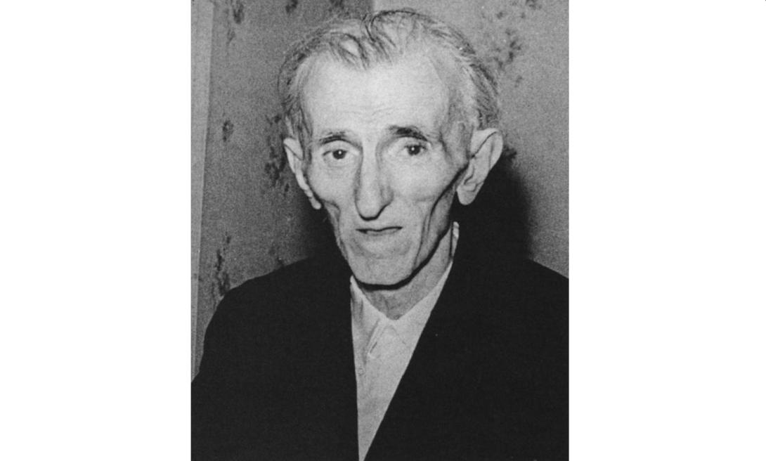 A última foto de Nikola Tesla, pobre e esquecido-0