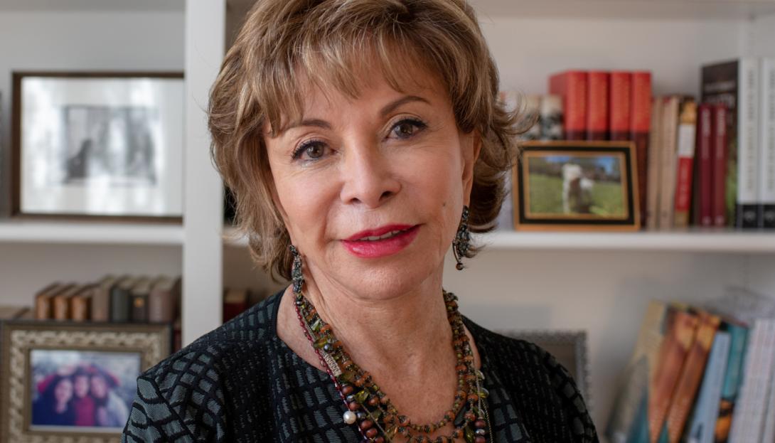 Nasce Isabel Allende: escritora, ativista, filantropa e feminista-0