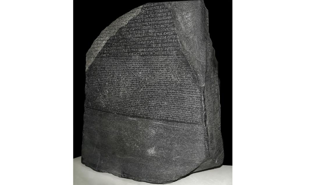 Arqueólogos pedem que a Inglaterra devolva a Pedra de Roseta ao Egito -0