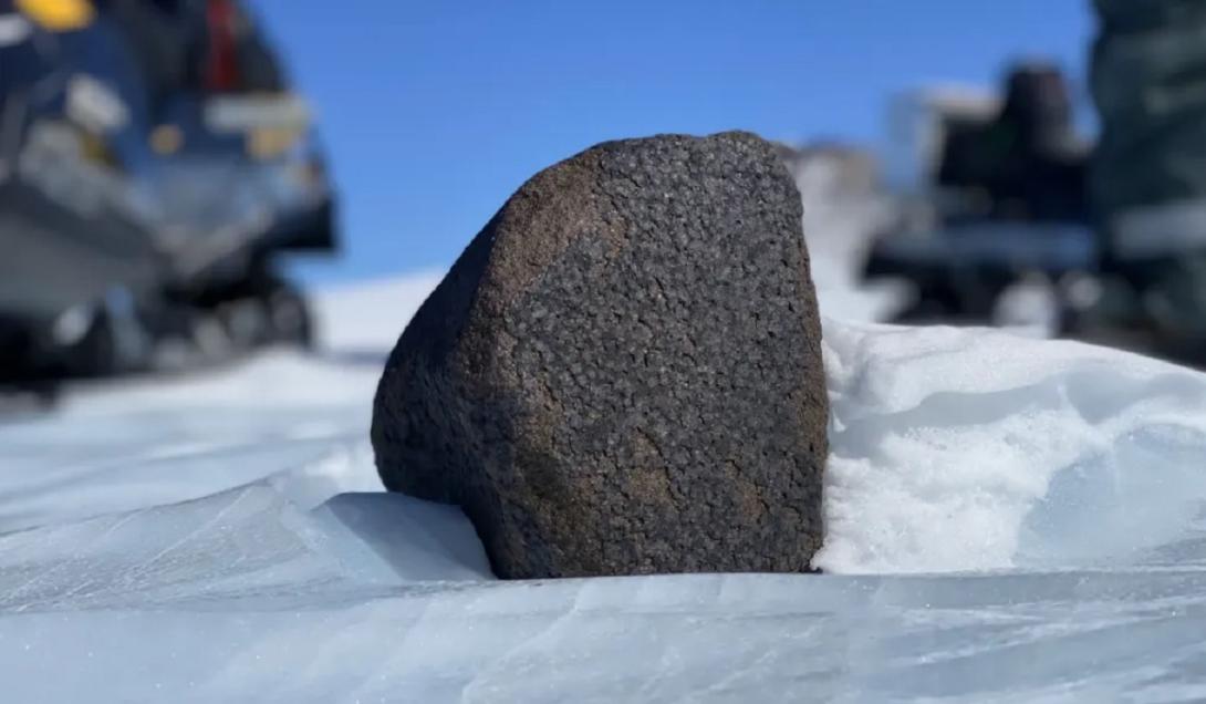Raro meteorito de quase 8 quilos é encontrado na Antártida-0