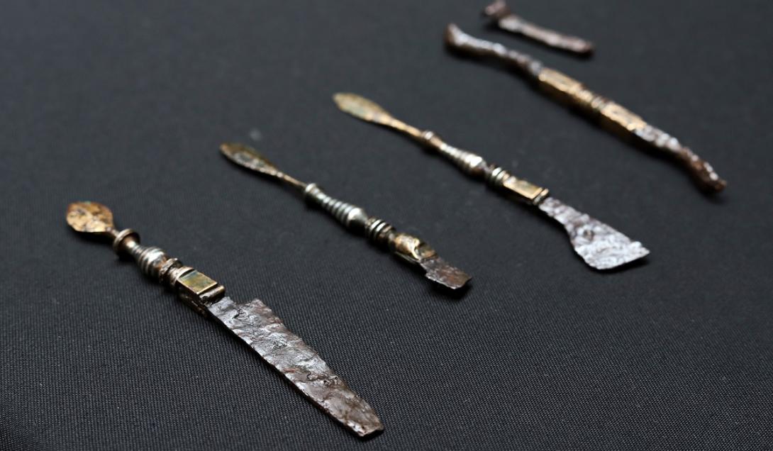 Tumba de médico romano contendo bisturis e agulhas é encontrada na Hungria-0