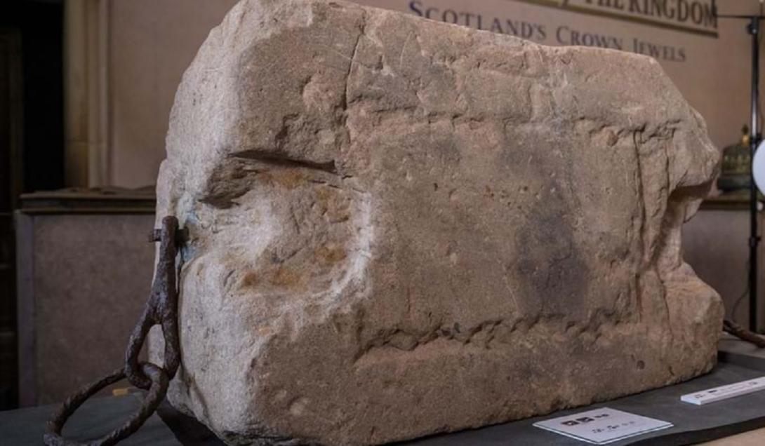 Análise da "Pedra do Destino" que será usada na coroação de Charles revela símbolos ocultos-0