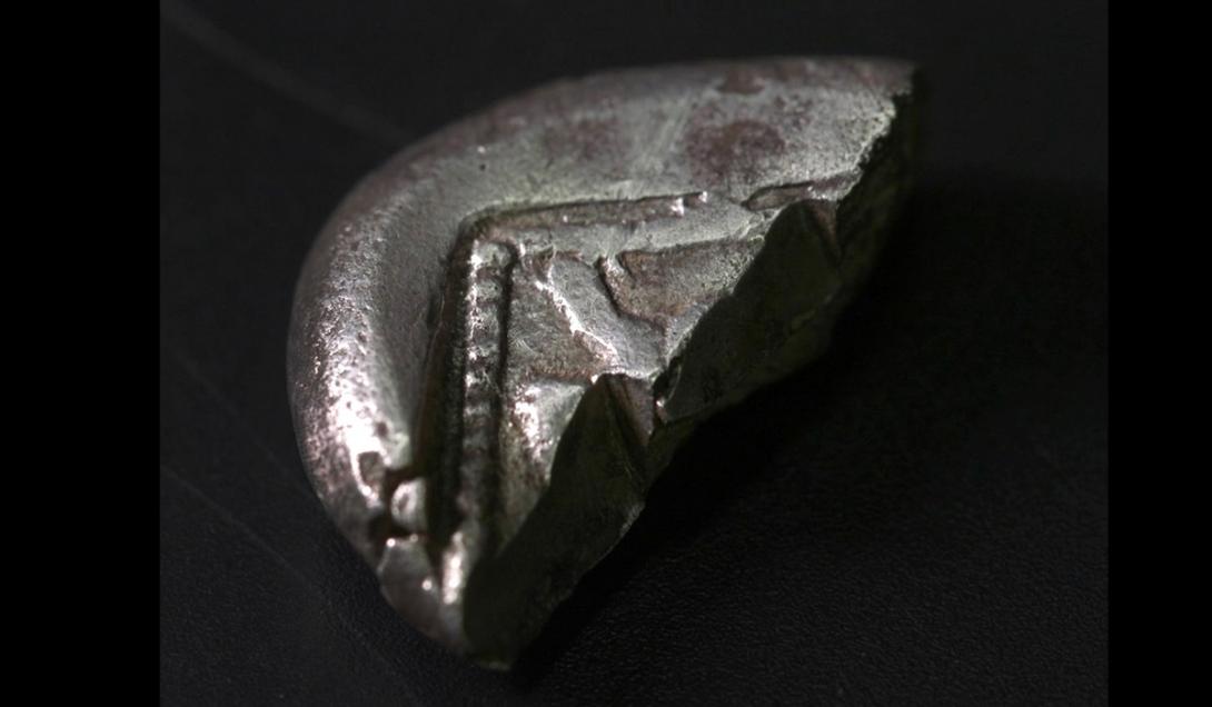 Moeda de prata de 2.500 anos partida ao meio é encontrada em Israel-0